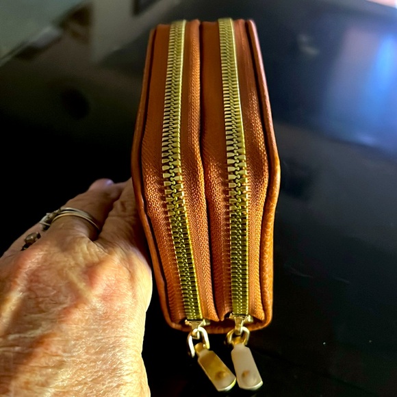 Wallet Disney Themed Winnie the Pooh Mini Accordion style Size: (4.53" x 3.35'") - Picture 3 of 7